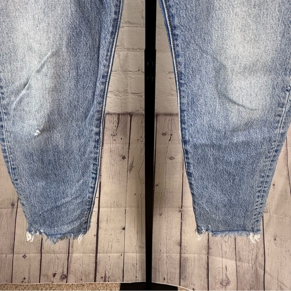 Levi’s Premium Wedgie High Waisted Snug Fit Straight Leg Jeans Size 27 - Picture 3 of 8